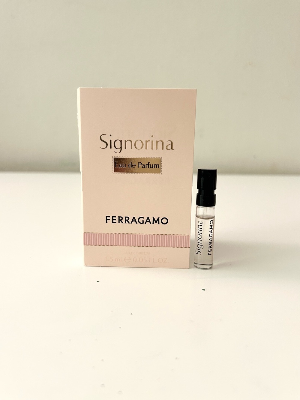 🌸SALVATORE FERRAGAMO Signorina EDP Vial Spray Sample 1.5 mL